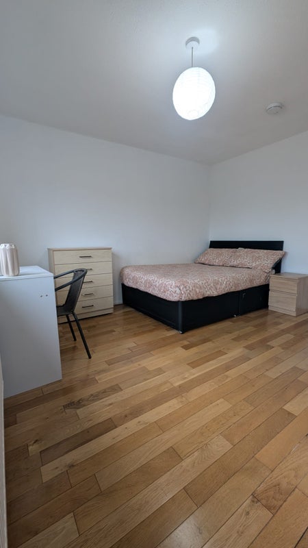 Room Bancroft Road in Greater London
