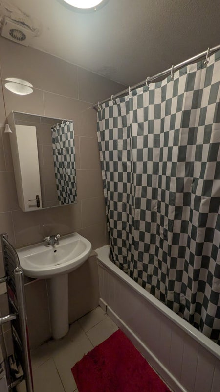 Room Bancroft Road in Greater London