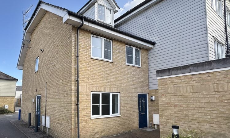 Flat Victoria Mews in Borough of Swale