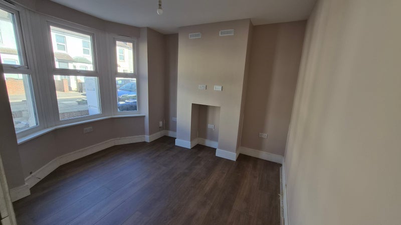 Room Wentworth Road in Greater London