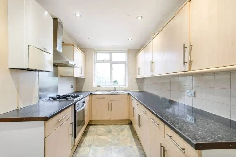 Room Windermere Avenue in Greater London