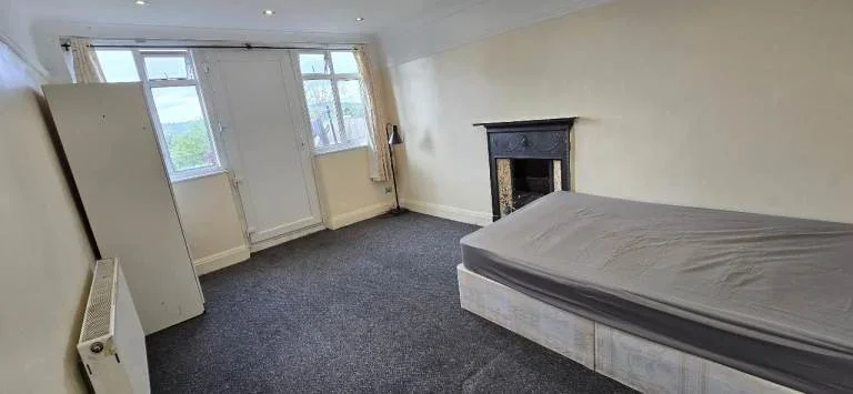 Room Windermere Avenue in Greater London