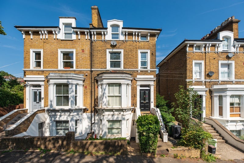 Room Bloom Grove in Greater London