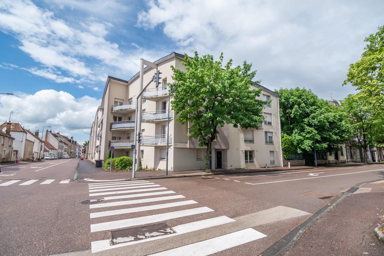 Flat Rue Faubourg Saint-Jean in Beaune