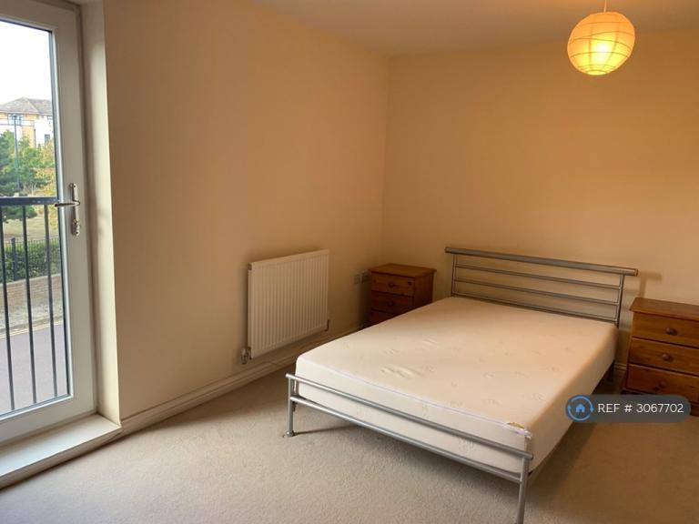 Room Circus Drive in Cambridge
