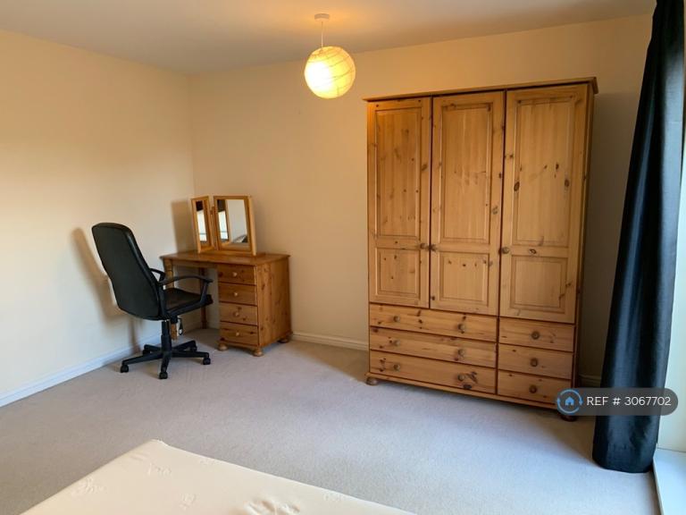 Room Circus Drive in Cambridge