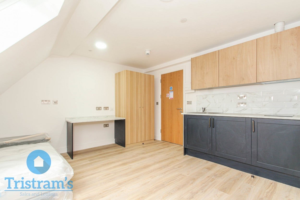 Room Johnson Road in Nottingham