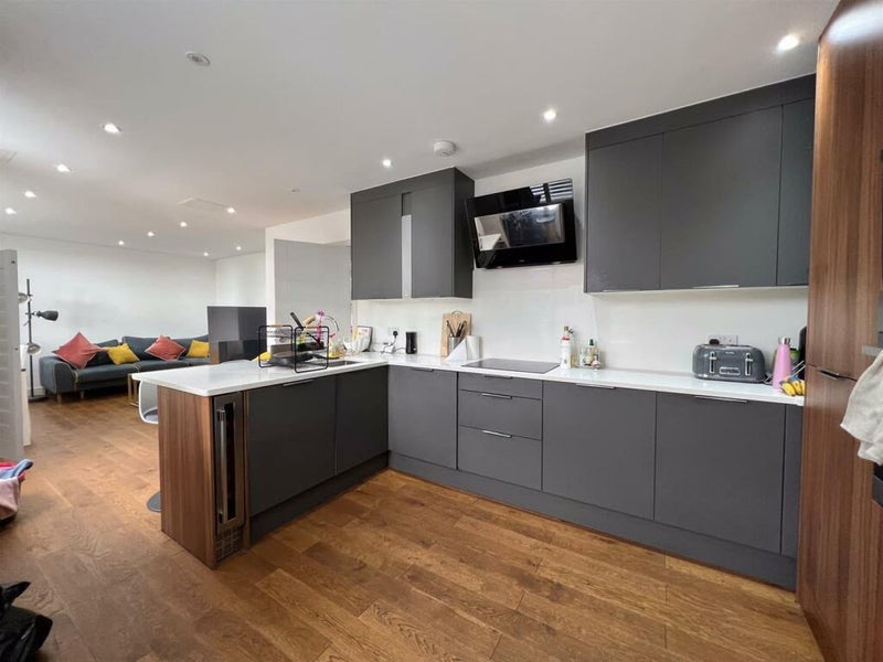 Room Temperley Road in Greater London