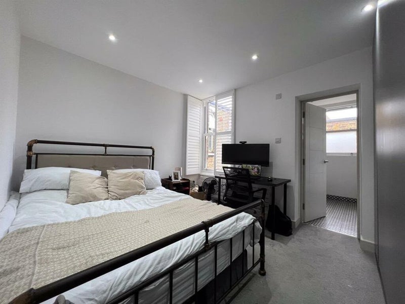 Room Temperley Road in Greater London