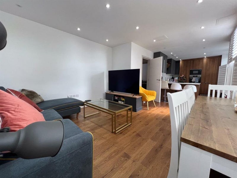 Room Temperley Road in Greater London