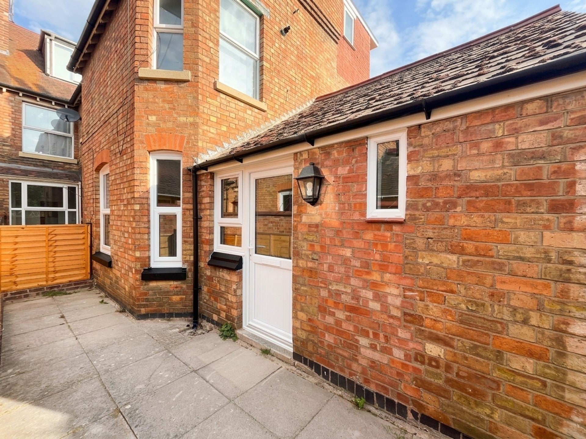 Flat Burford Road in Wychavon
