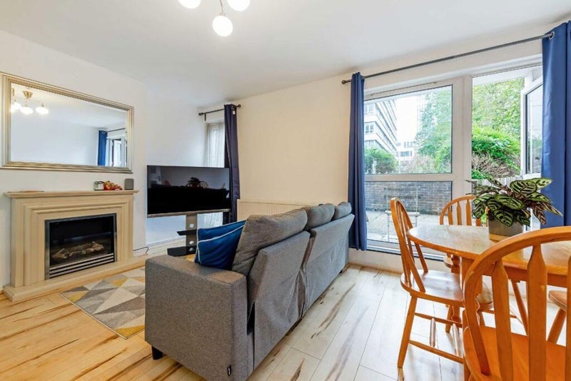 Room Banner Street in Greater London