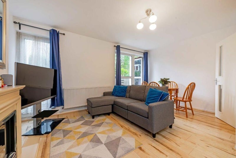 Room Banner Street in Greater London