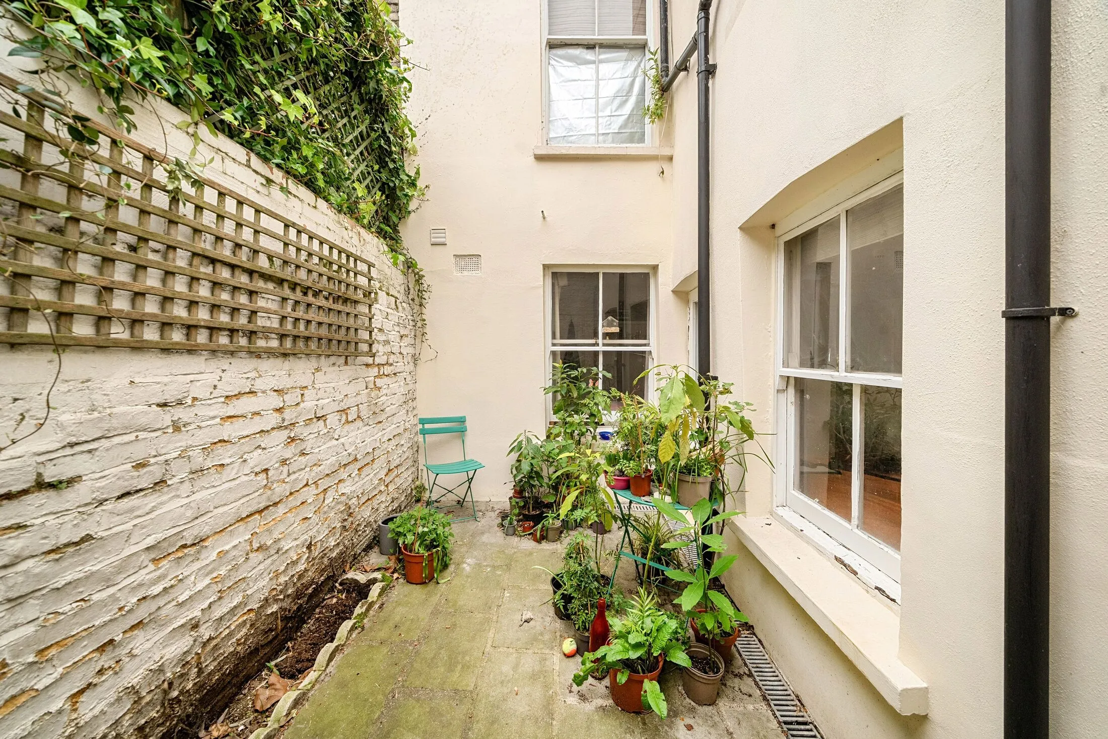 Flat Belgrave Gardens in City of Westminster