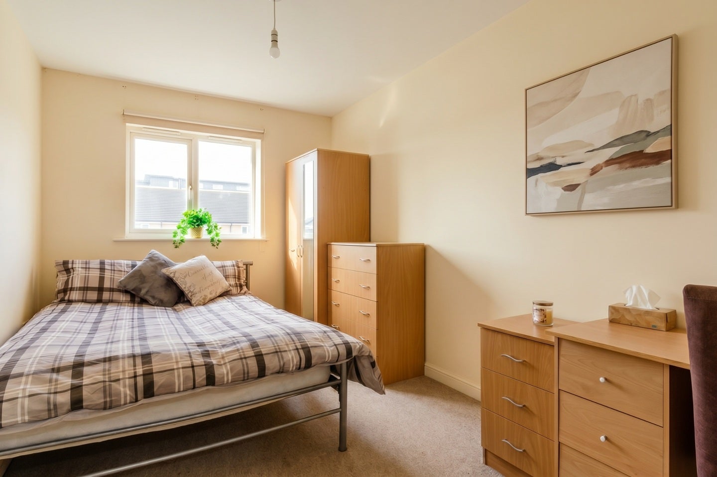 Room Hemsley Road in Three Rivers
