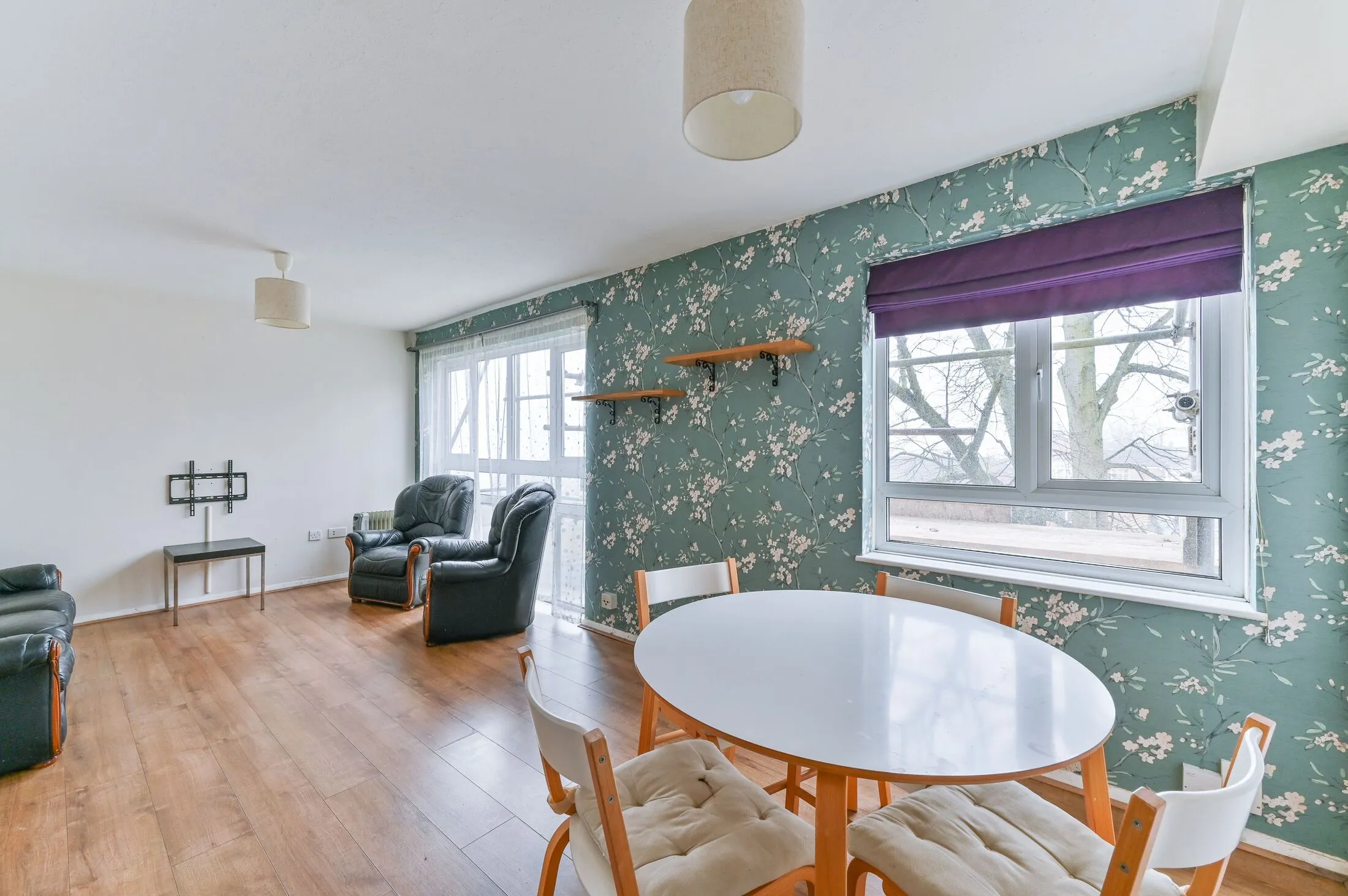 Flat Cypress Road in Greater London