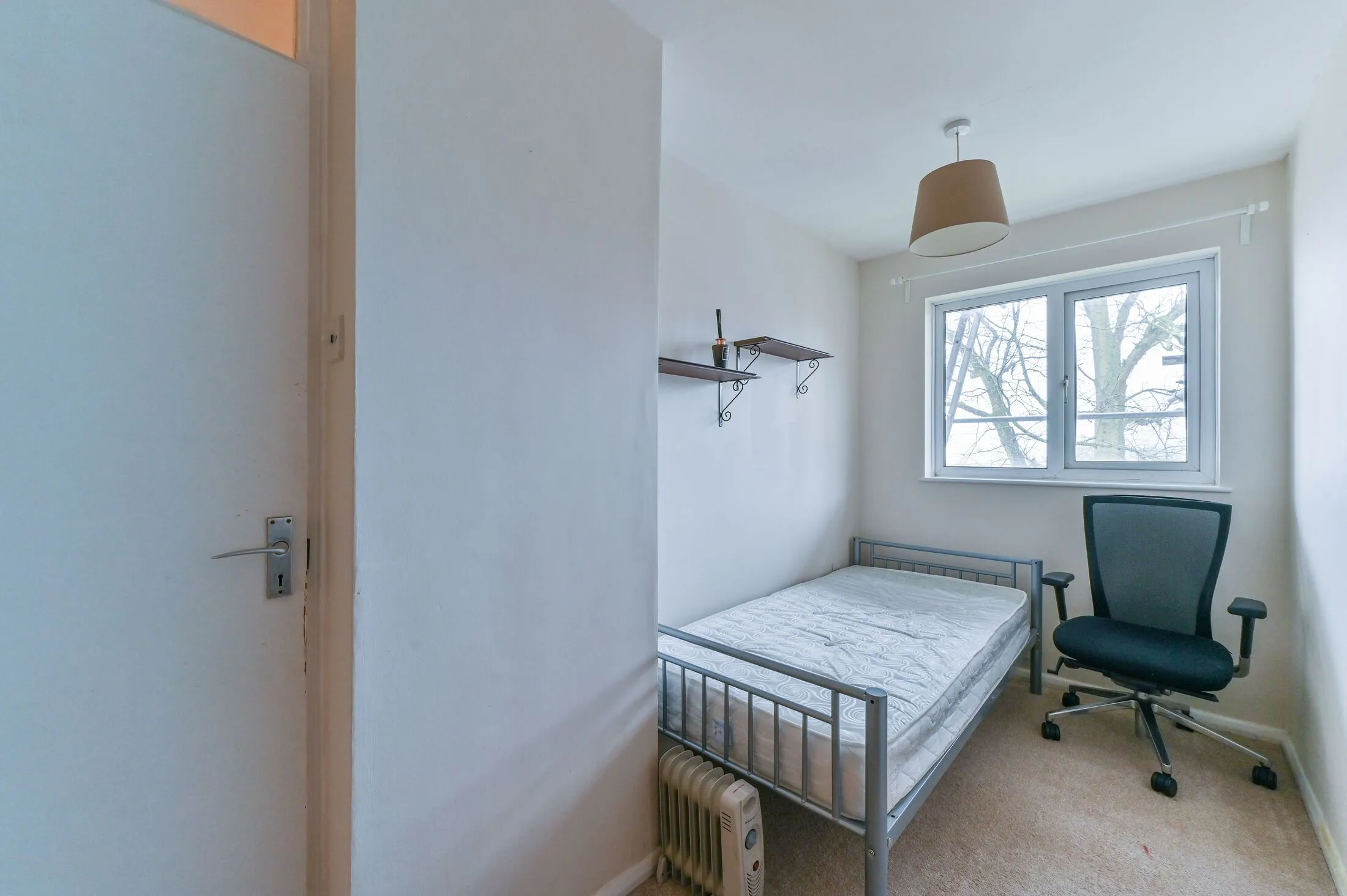 Flat Cypress Road in Greater London
