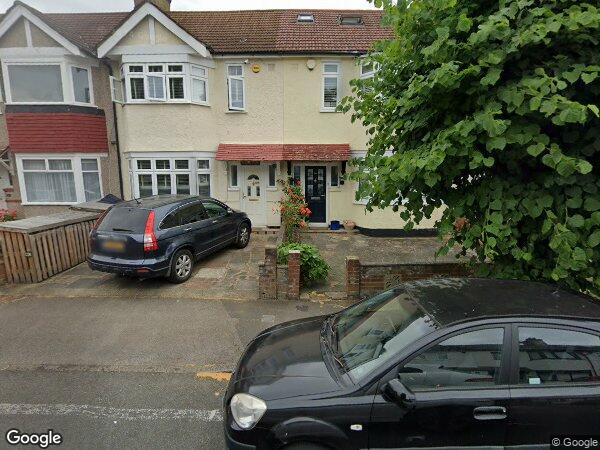 Flat Phyllis Avenue in Greater London