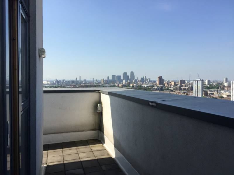 Room Cam Road in Greater London