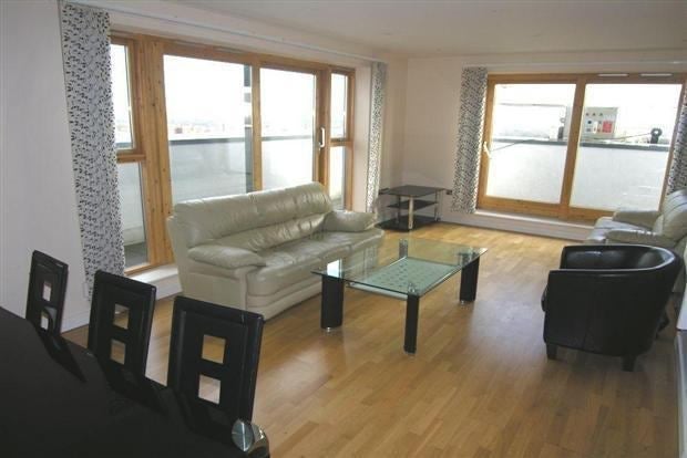 Room Cam Road in Greater London