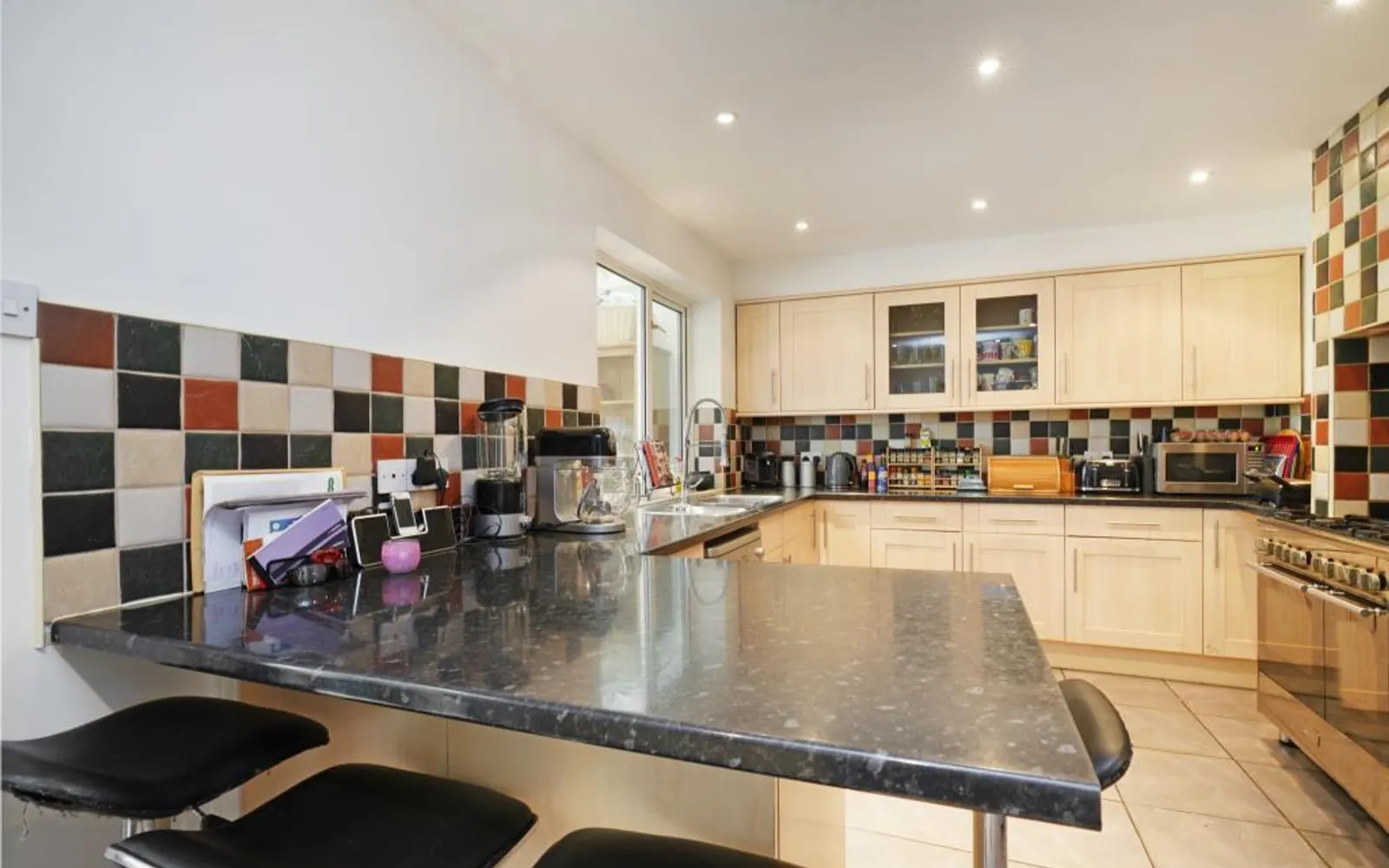 Room Hadley Place in Elmbridge