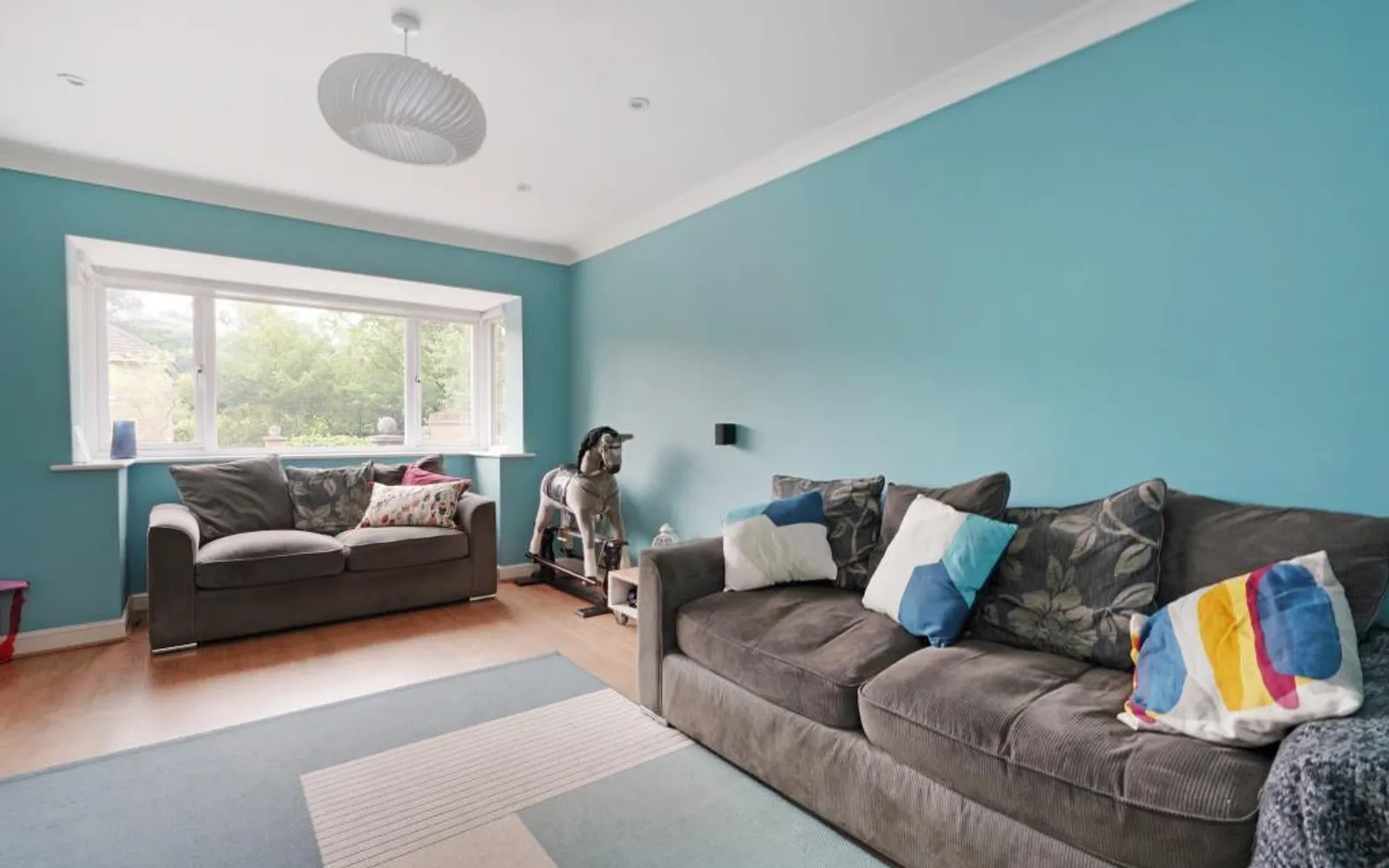 Room Hadley Place in Elmbridge