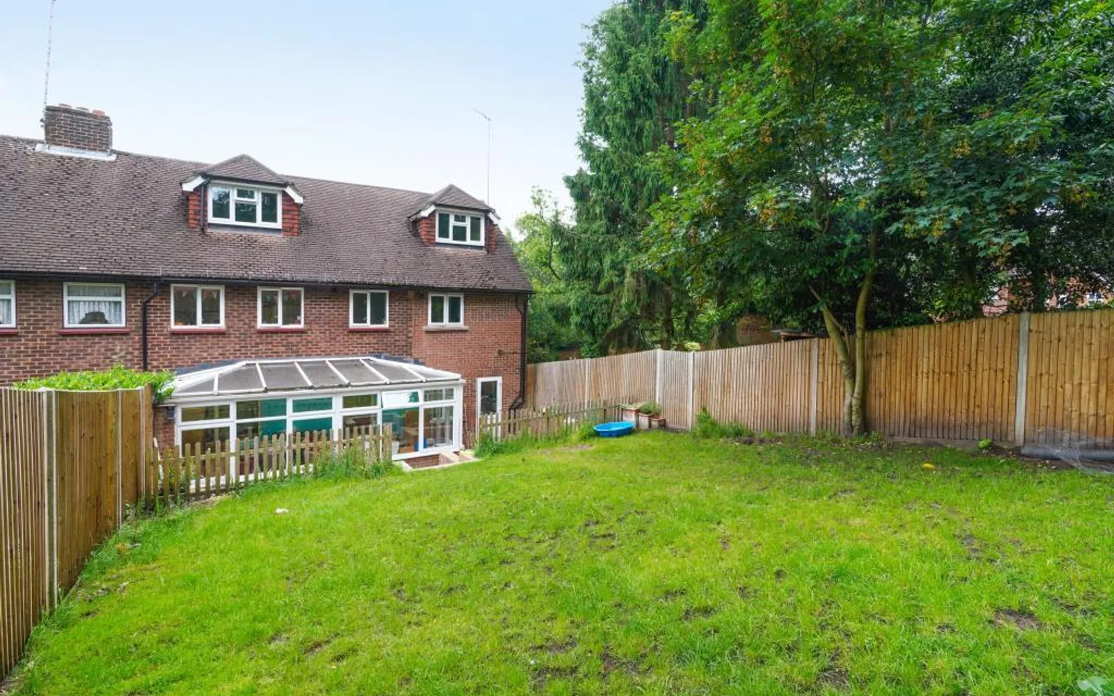 Room Hadley Place in Elmbridge