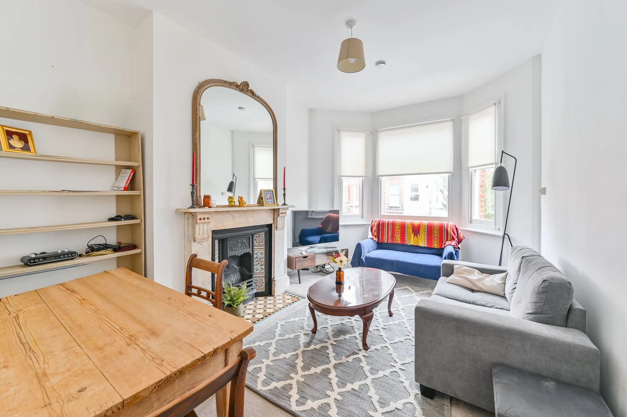 Flat Crewdson Road in Greater London