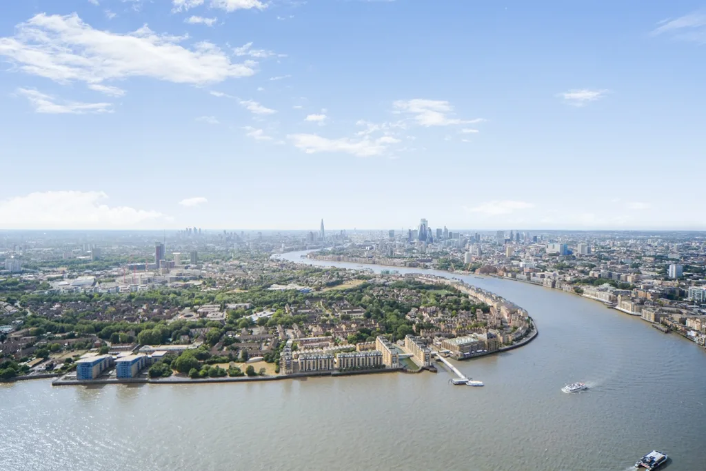 Flat Clove Crescent in Greater London