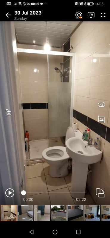 Room Gateshead Close in Manchester