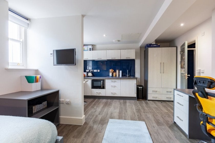 Room Princess Way in Swansea