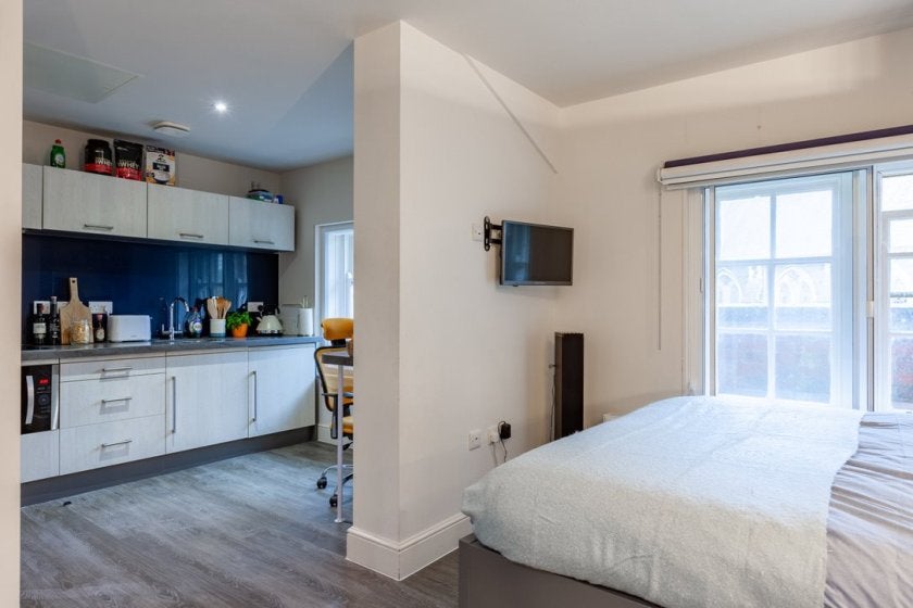 Room Princess Way in Swansea
