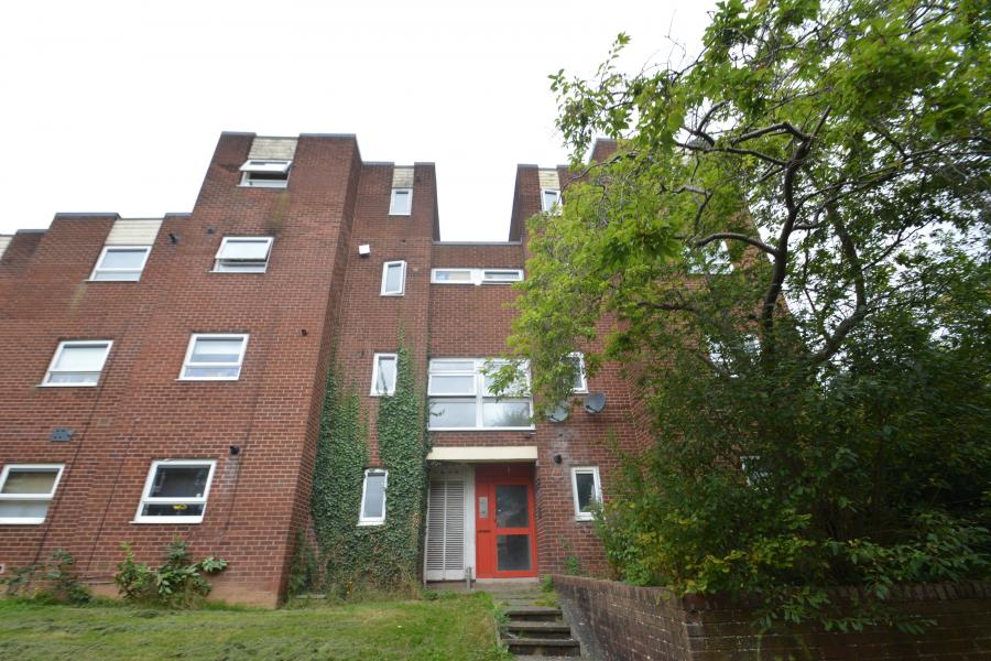 Flat Brookside Avenue in Dawley