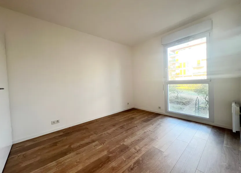 Flat Rue Robert Schuman in Massy