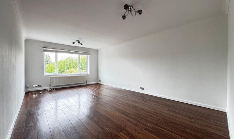 Flat Carterhatch Lane in Greater London