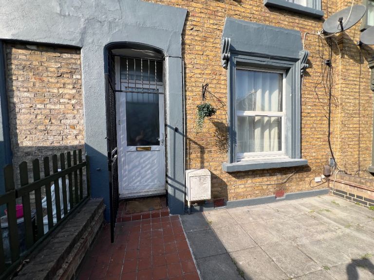 House Bellenden Road in Greater London