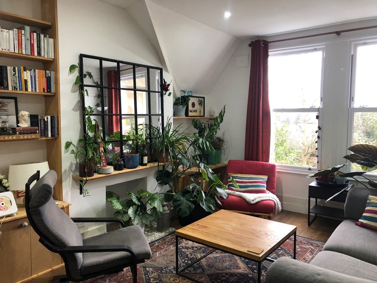 Flat Kew Road in Greater London