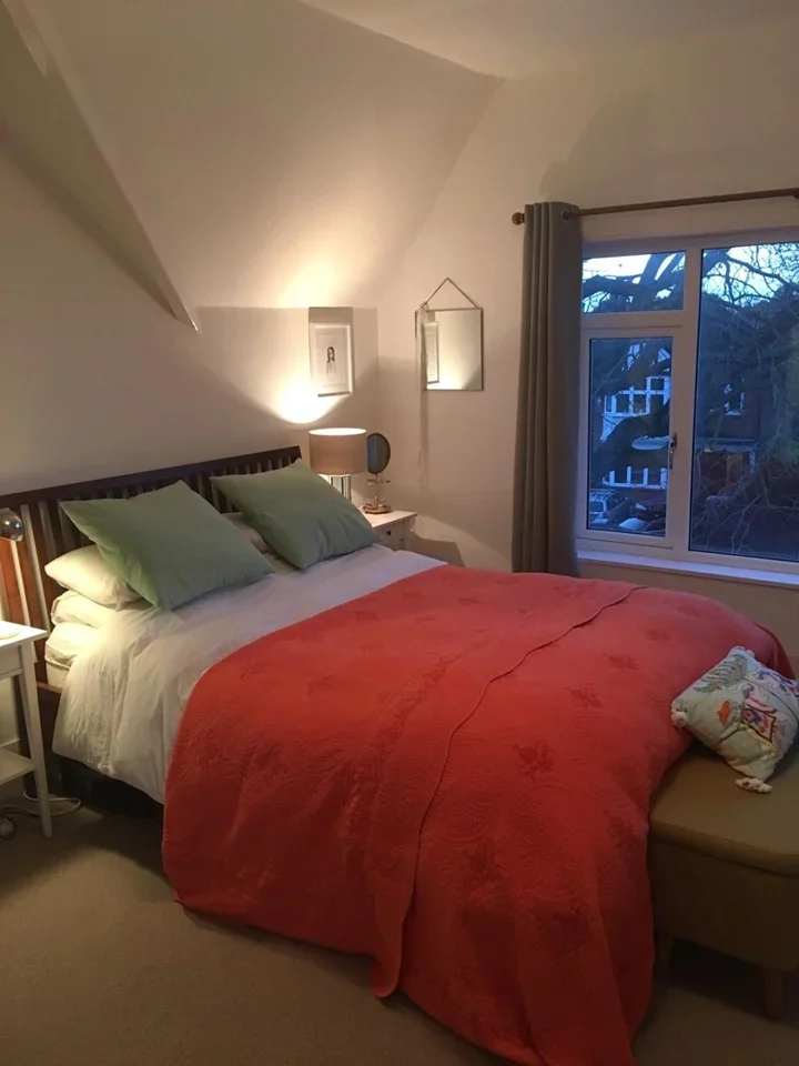 Flat Kew Road in Greater London