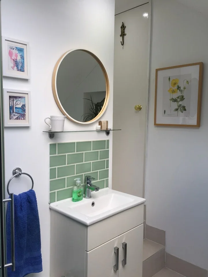 Flat Kew Road in Greater London