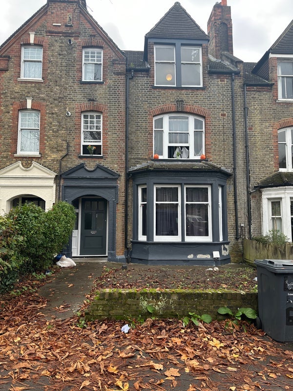 Flat Adelaide Avenue in Greater London