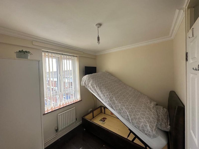 Room Well Hall Road in Greater London