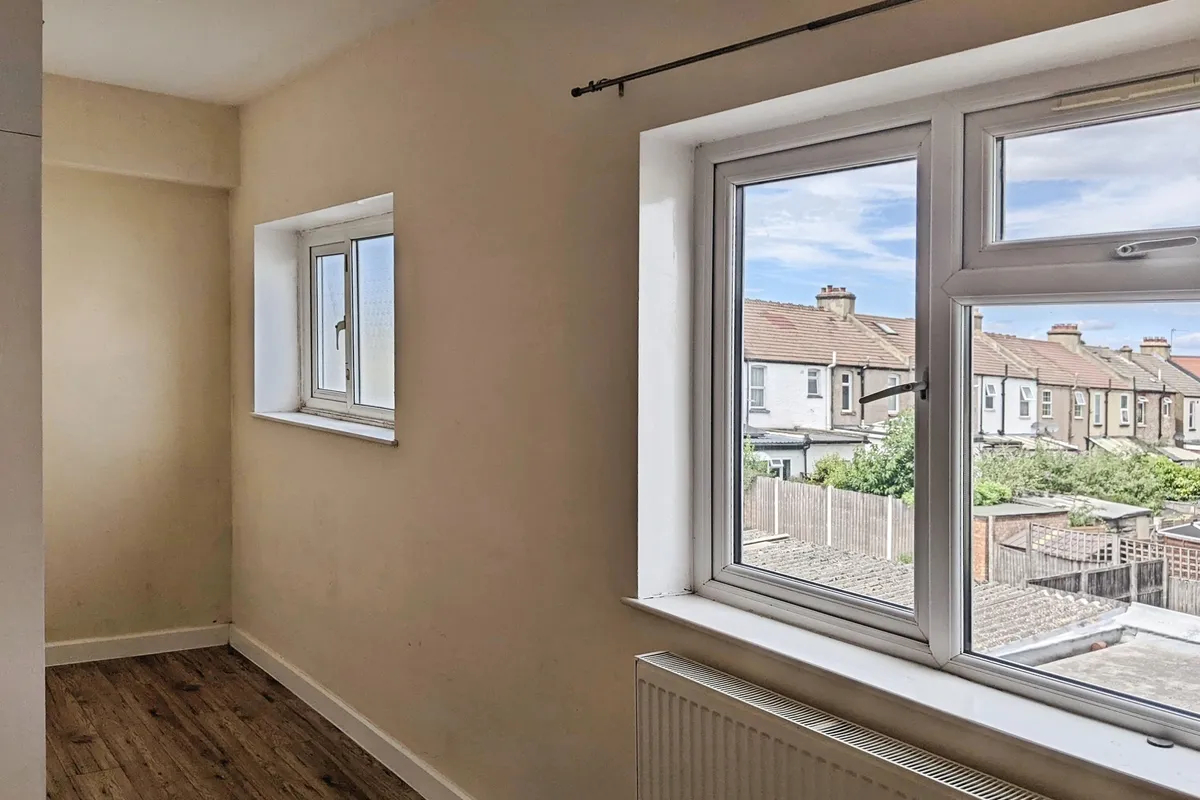 Flat Westmead Road in Greater London