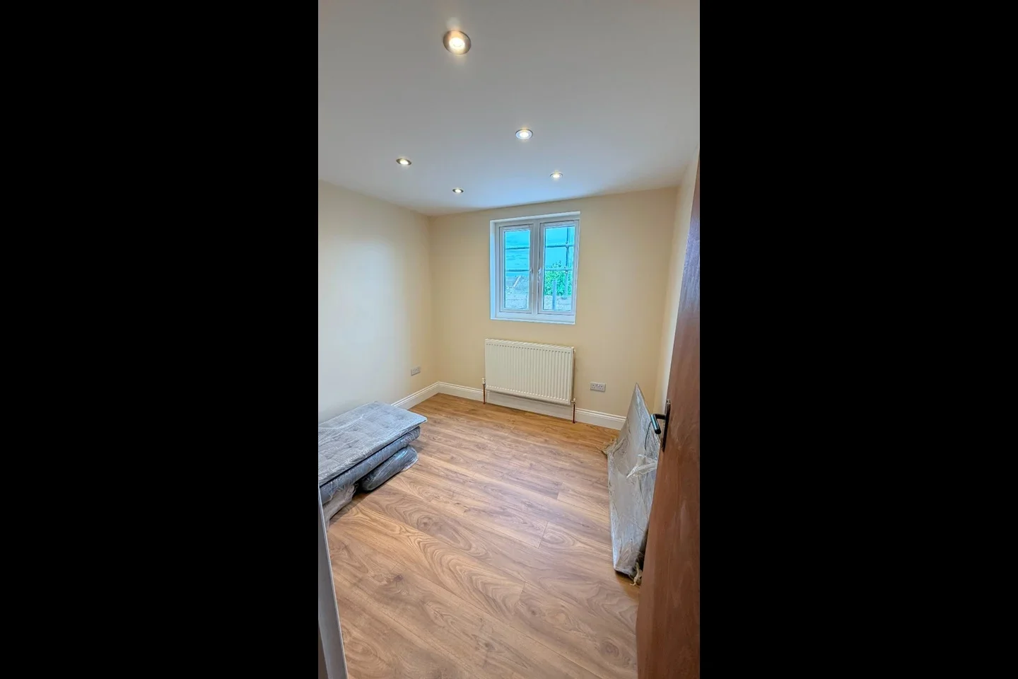 Room Glen Road in Greater London