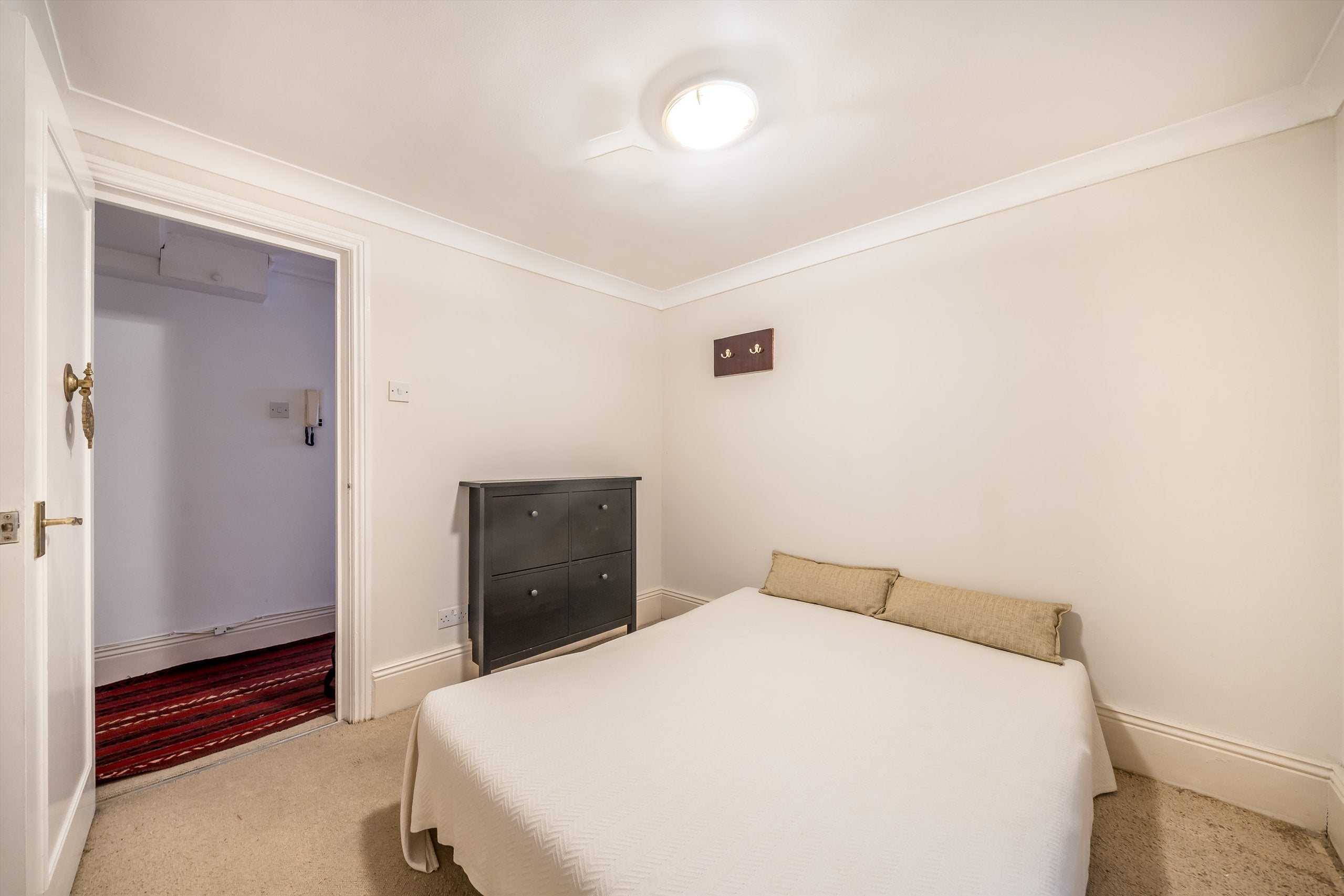 Flat Elvaston Mews in Greater London