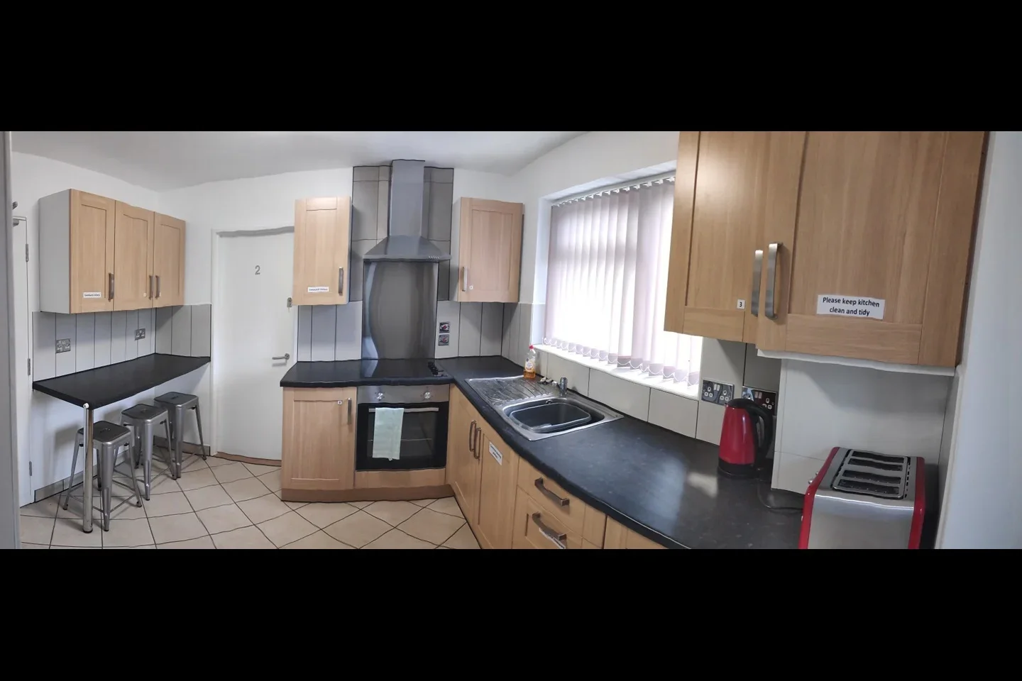 Room Barnfield Road in Crawley
