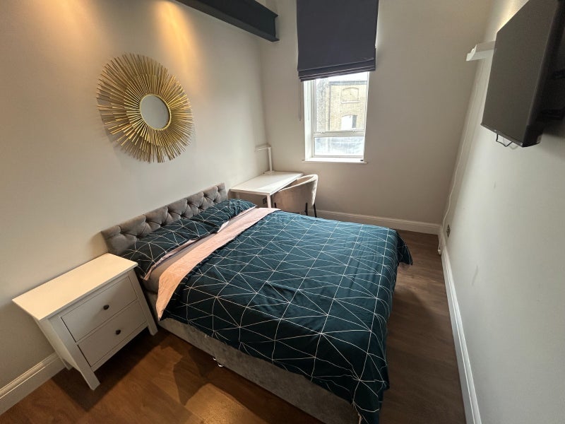 Room Dingley Road in Greater London
