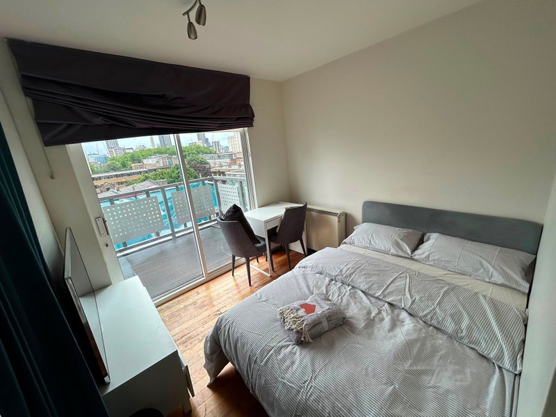 Room Dingley Road in Greater London