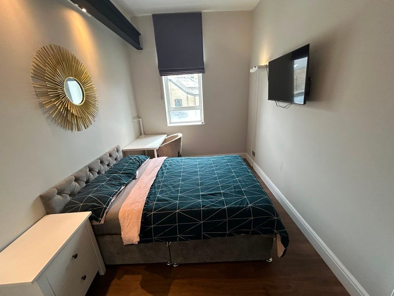Room Dingley Road in Greater London