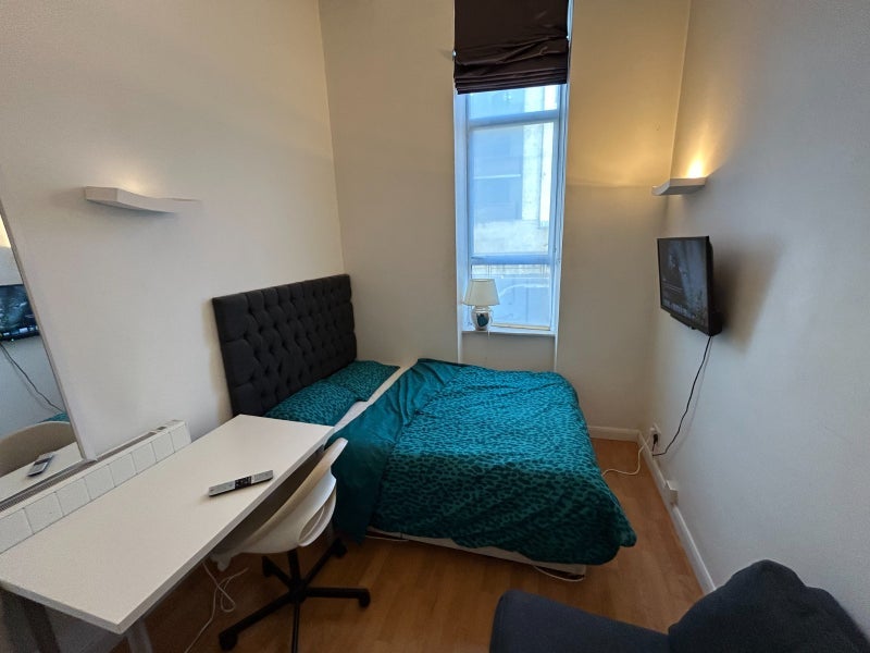 Room Dingley Road in Greater London