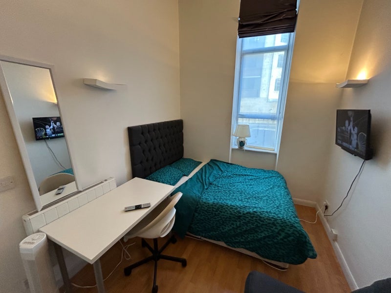 Room Dingley Road in Greater London